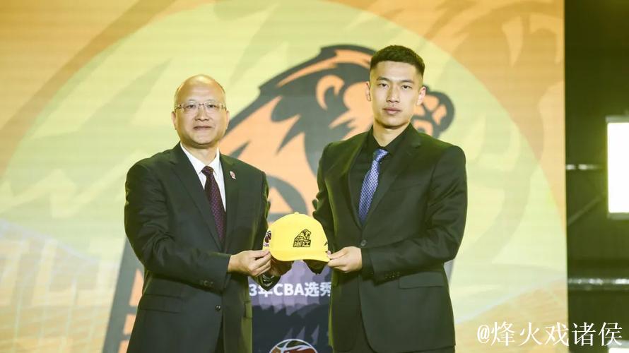 广厦男篮与杜博阳解约 曾是队史首位选秀球员 广厦男篮与杜博阳解约 曾是队史首位选秀球员